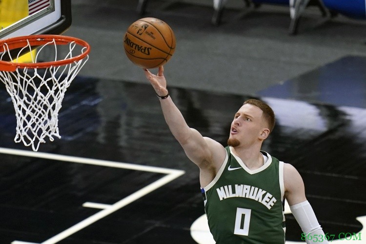 讨论|迪文岑佐缺席会给雄鹿带来什么影响？福布斯可以顶替他吗？