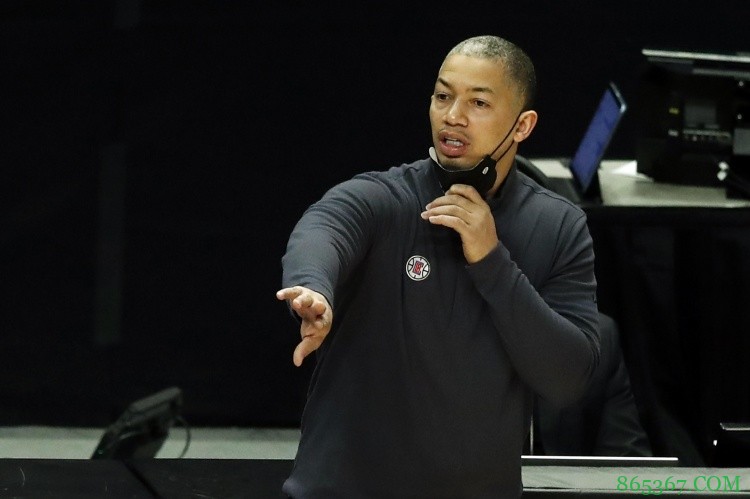 卢：巴图姆对东契奇的防守做得很好 他和追梦都能从一防到五