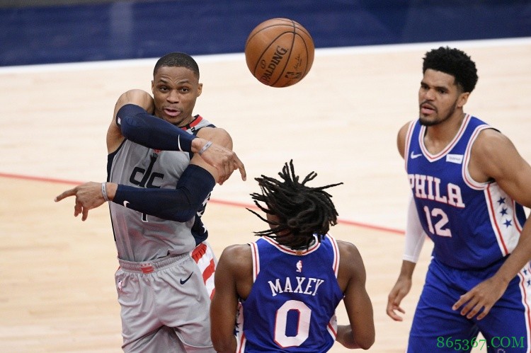 威少季后赛助攻上双次数超越大O 升至NBA历史第11位