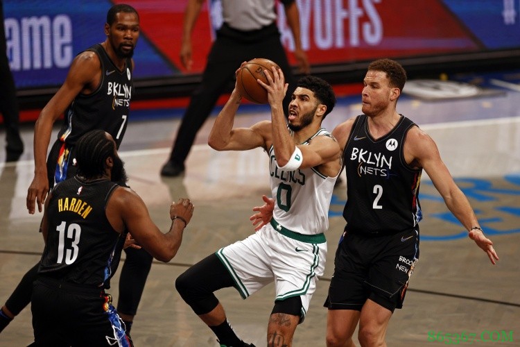 尽力局！塔图姆砍下32分9板5助2帽 球队遗憾出局