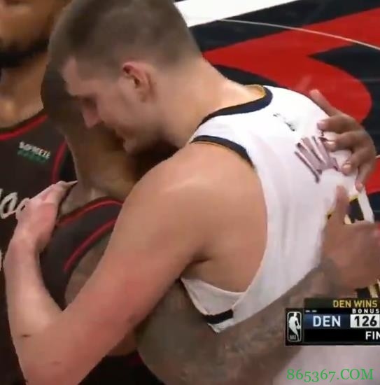 利拉德:今年没有特别大的夺冠热门 约基奇有可能今年带队夺冠