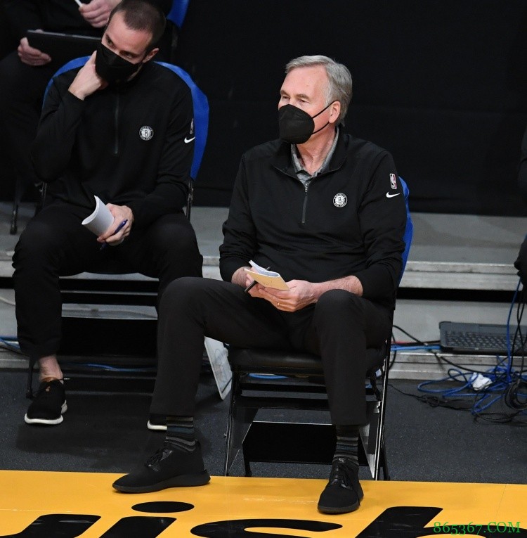 名记:篮网助教德安东尼正面试开拓者帅位