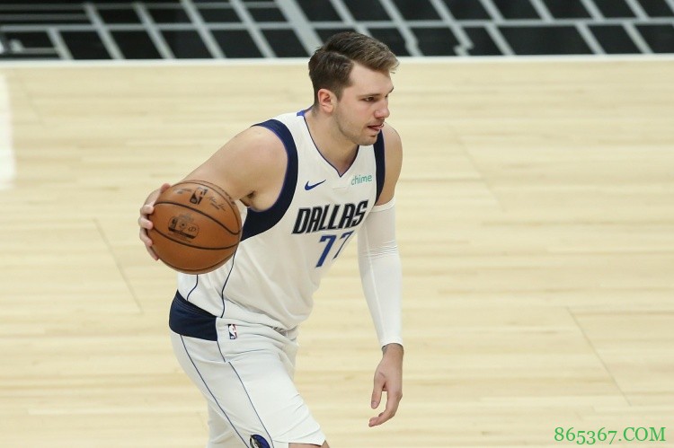 Spears：东契奇对尼尔森被解雇感到不悦 他在明天会谈论此事