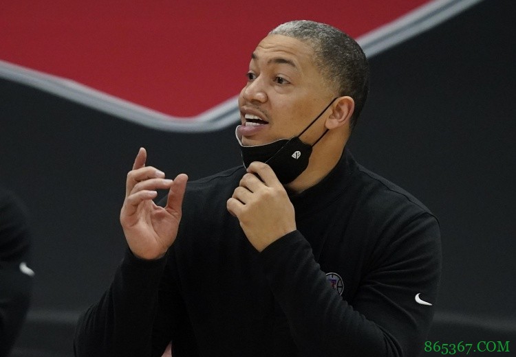 卢：小卡有点沮丧 谁代替他首发我知道但我不说