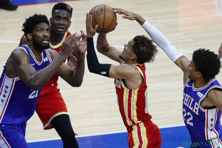 外线双锁!西蒙斯携手塞布尔防住特雷-杨 后者三分7中1