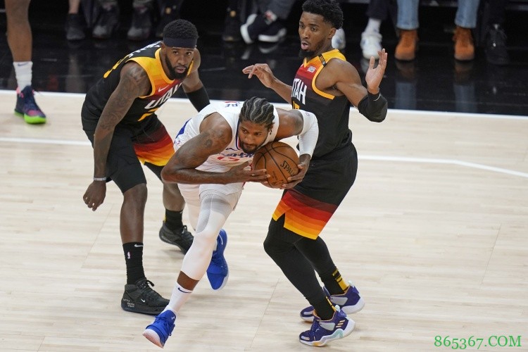 命中率有待提升！乔治17投4中贡献20分11板憾负爵士