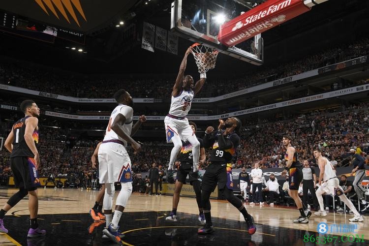 骚出天际！约基奇转身假意投篮 分球巴顿双手挂筐暴扣
