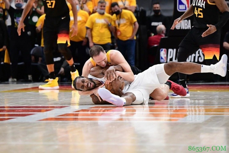 末节在博扬主防下 莱昂纳德4投中1仅得2分&出现2次失误