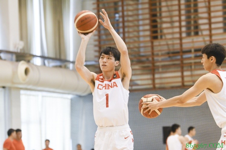 男篮官方:FIBA12人名单为系统显示的误会 28号确定12人名单