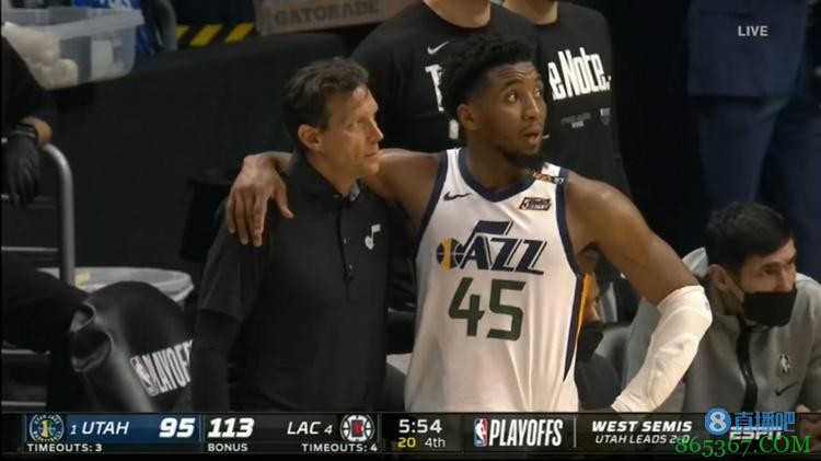 米切尔:受伤时觉得自己可以继续打 但与教练交流后认为这没意义