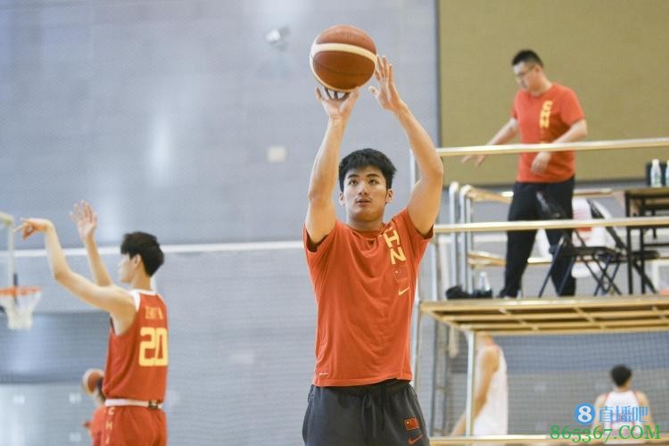 于德豪更新微博：兄弟们加油 中国男篮加油