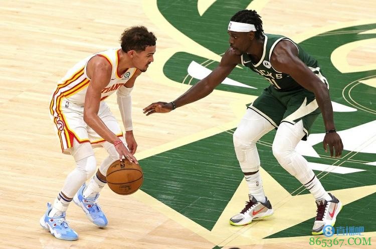 霍勒迪:特雷-杨是个优秀的年轻球员 要让他进行有对抗的出手