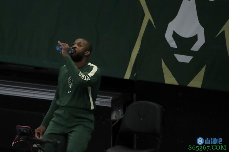 美记:凯尔特人今年休赛期将和雄鹿竞争塔克