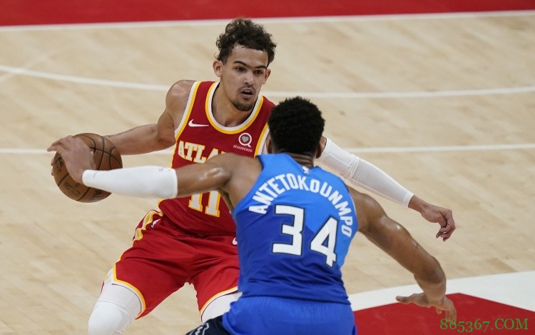 奥孔武：特雷-杨参加了今早的投篮训练 他看上去很不错