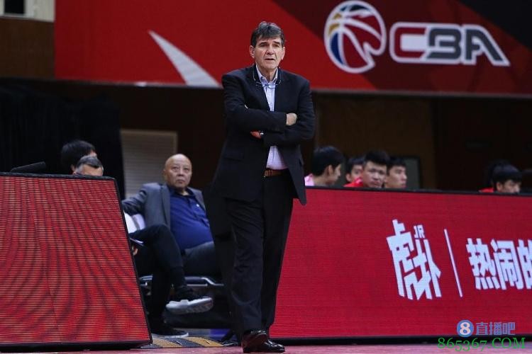 同曦官方：主教练贝西洛维奇已返回南京 将在结束隔离后归队