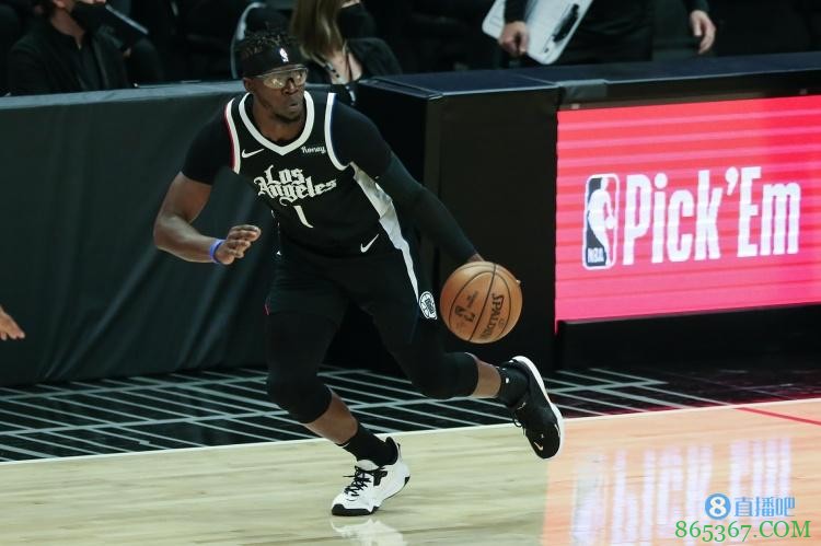 雷吉单年季后赛有15场投进3+三分 历史上仅次于水花