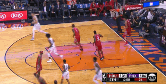 ???周琦连续协防出现愣神 随后发球直接砸张镇麟脑袋低级失误