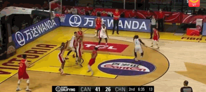 强硬！周鹏底线虚晃突破维金斯制造2+0