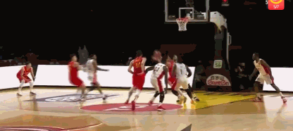 极限!胡明轩撤步三分压哨 前三节已经砍下20分