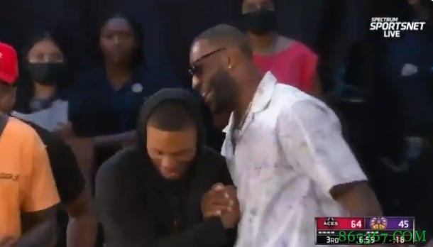 ?轮流招募？利拉德看WNBA 先后与詹姆斯&韦德打招呼