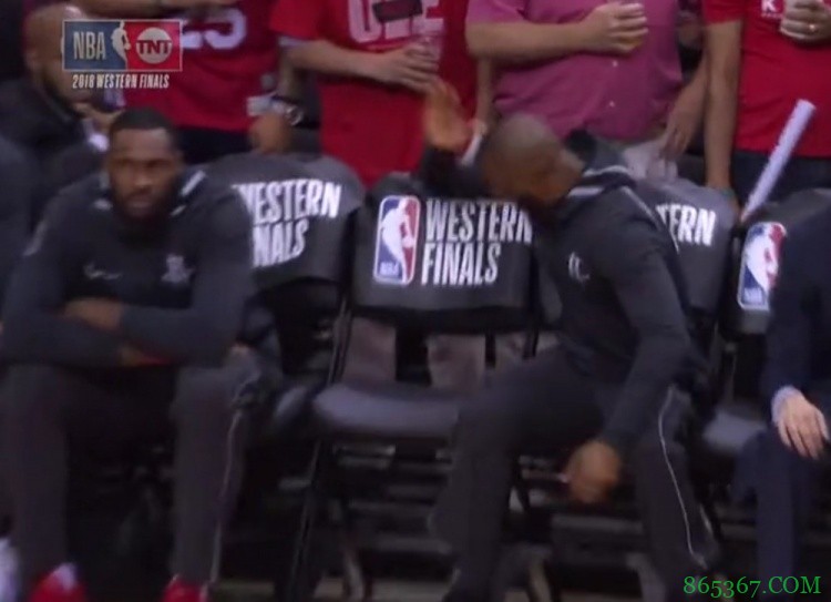 保罗：18年3-2领先时火箭也准备了T恤 但我们从没得到机会享受它