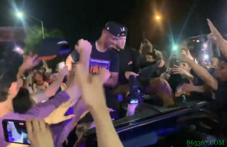 布克：选秀试训时保罗以为我会尊敬他 但首次交手我就喷垃圾话