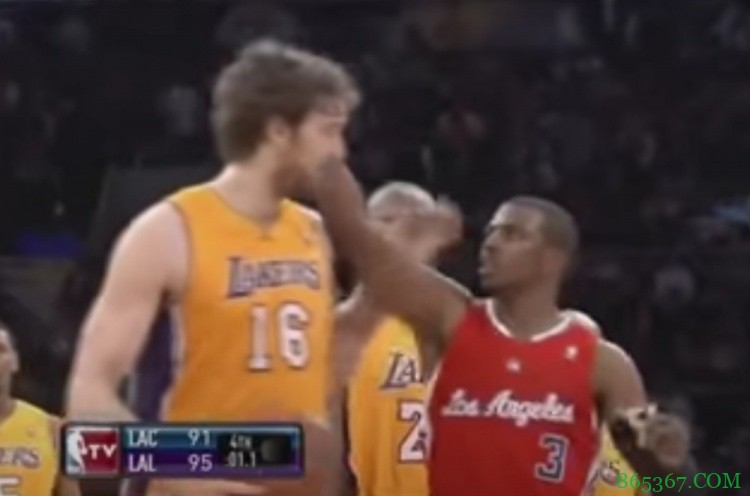 保罗哥哥:保罗从小就是个头最矮的那个 他一直对此耿耿于怀