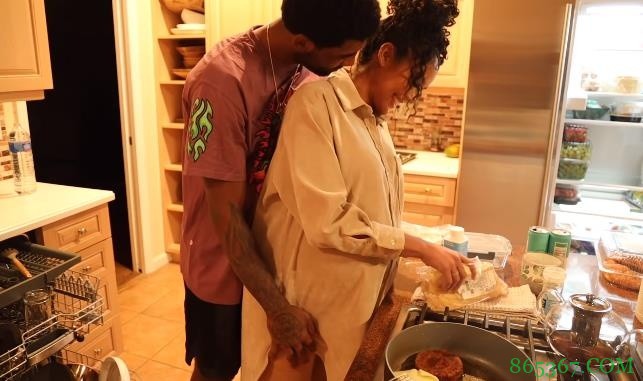 女友晒孕照 欧文深情回复:我的生命!我的女王!