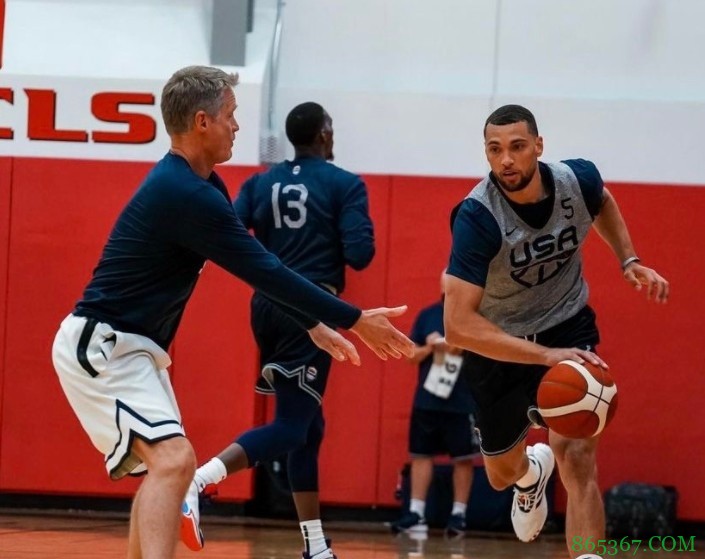 公牛官推晒科尔&拉文合照：队史上最出色的两位射手