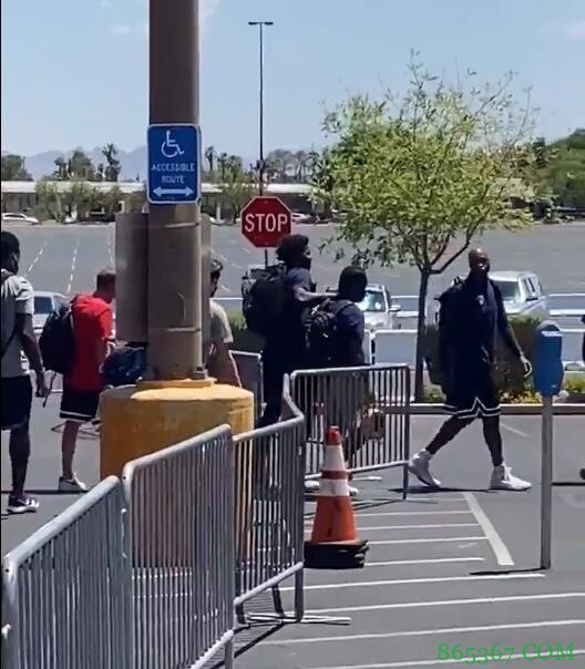 森林狼记者:爱德华兹因踩到追梦而受伤 不会参加今年夏季联赛