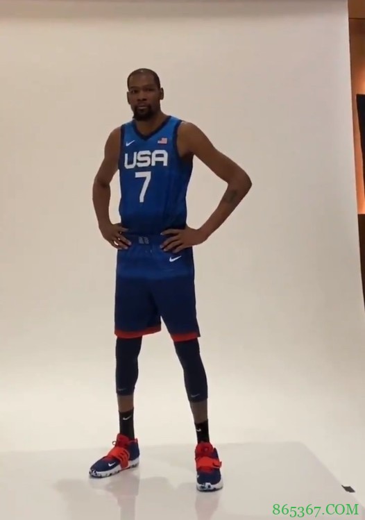 ?杜兰特领衔！美国男篮集体拍摄定妆照