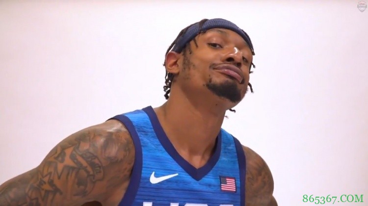 国家队还卖萌？美国队拍定妆照 比尔摆出经典叉腰卖萌表情