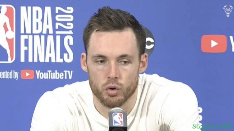 康诺顿:字母哥已成为球队话语领袖 我们要打好每一个回合