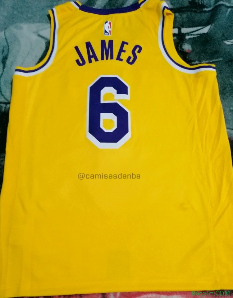 6号回归！美媒晒詹姆斯湖人新球衣实物图