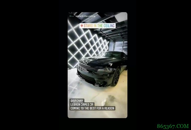 詹姆斯大儿子布朗尼晒新车 车身内饰印有詹姆斯标志