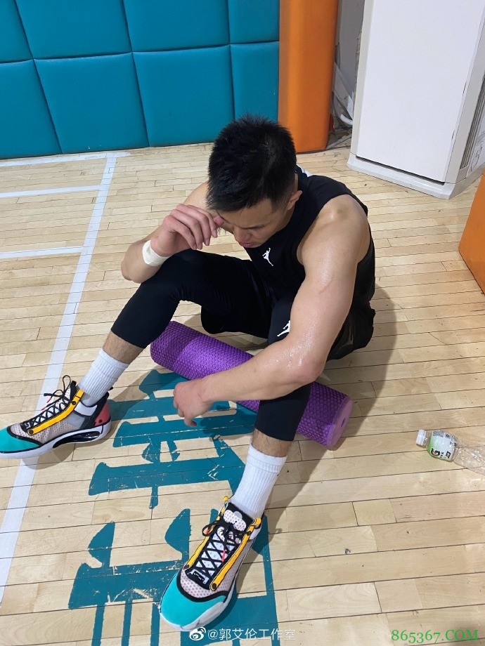 郭艾伦工作室：艾伦目前只能运球和定点投篮 不能做高强度训练