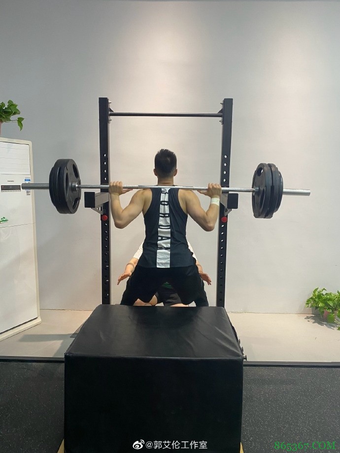 郭艾伦工作室：艾伦目前只能运球和定点投篮 不能做高强度训练