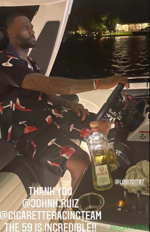 老詹晒驾高级快速游艇出游照:不可思议??✊?❤️?