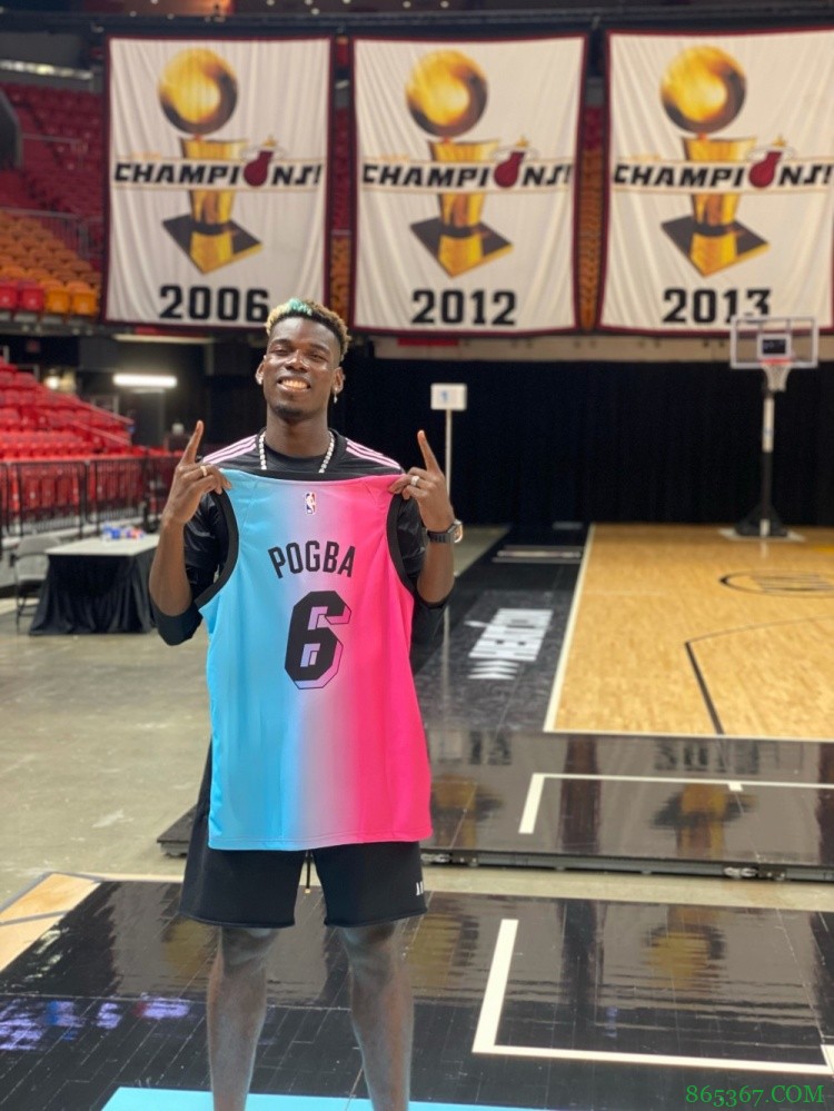 转会加盟热火？?热火官推晒博格巴手持热火6号球衣照