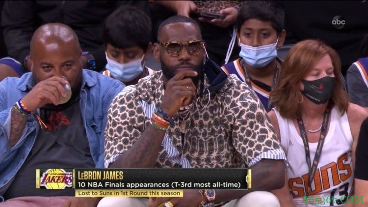 Skip:太阳队 这就是勒布朗总决赛来到主场给你加油的下场