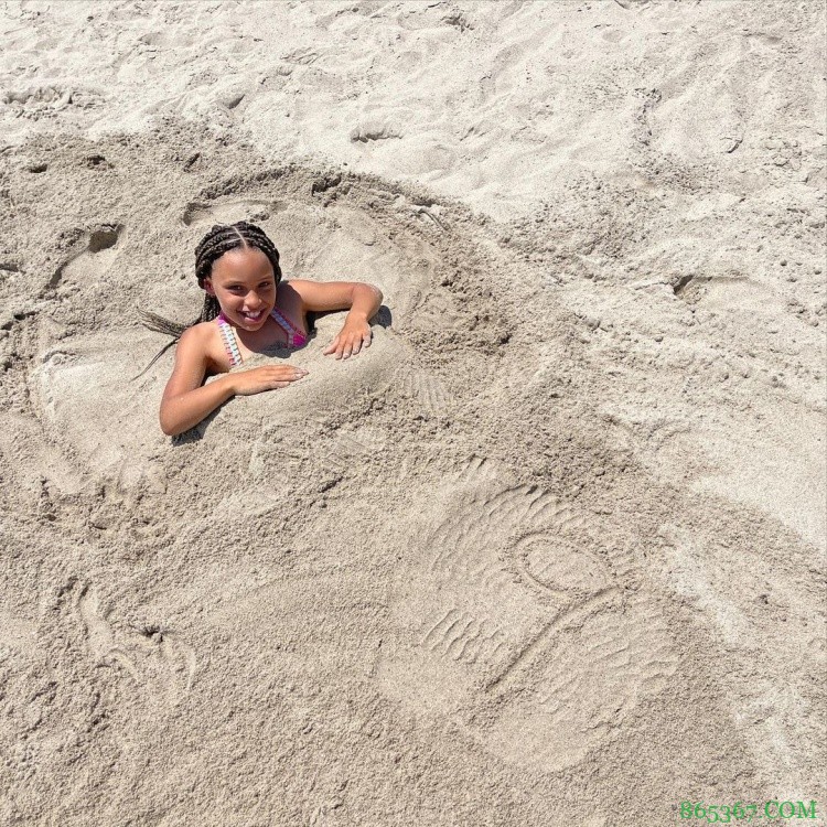 大闺女!斯蒂芬-库里社媒为莱莉庆生:官宣9岁啦!