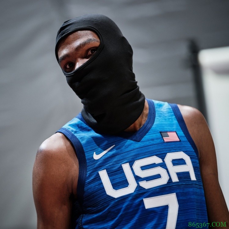美国男篮奥运定妆照拍摄现场 杜兰特头罩造型抢眼