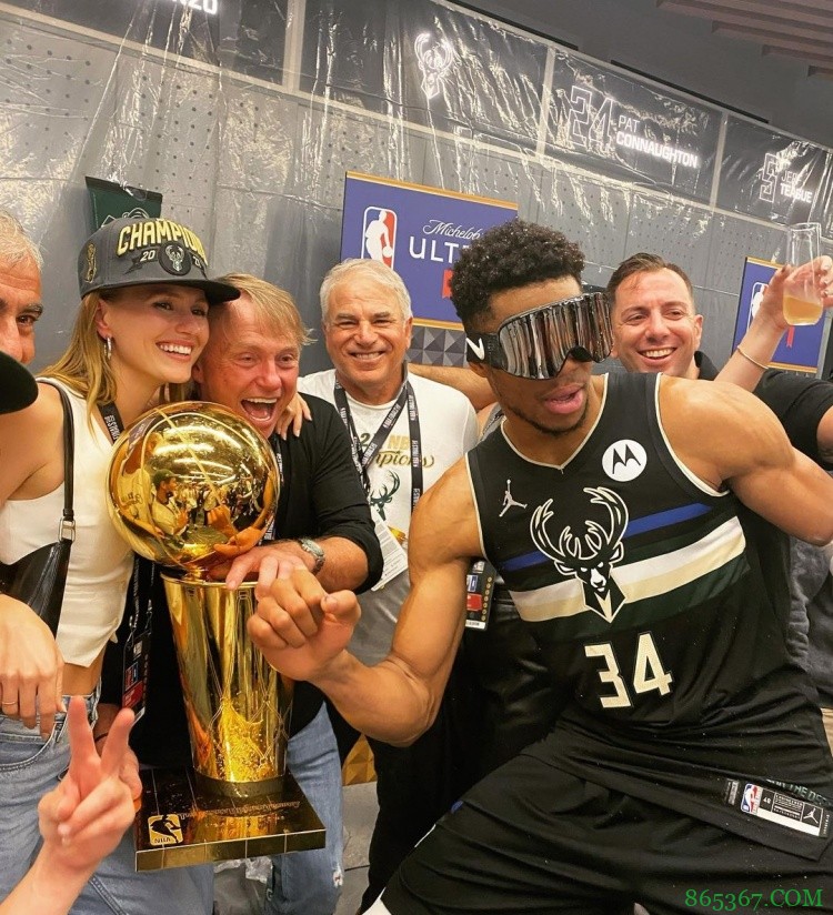 雄鹿老板女儿INS:雄鹿是NBA总冠军??????