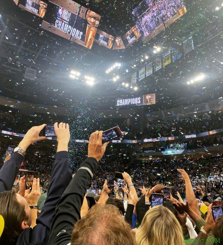 雄鹿老板女儿INS:雄鹿是NBA总冠军??????