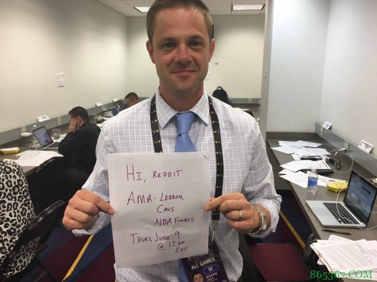 麦基晒妈妈照片:我妈妈很好 正在锻炼!