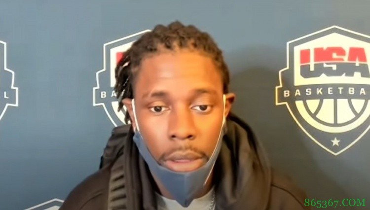 霍勒迪：大家习惯了NBA的判罚 我们哥仨在飞机上一直在睡觉