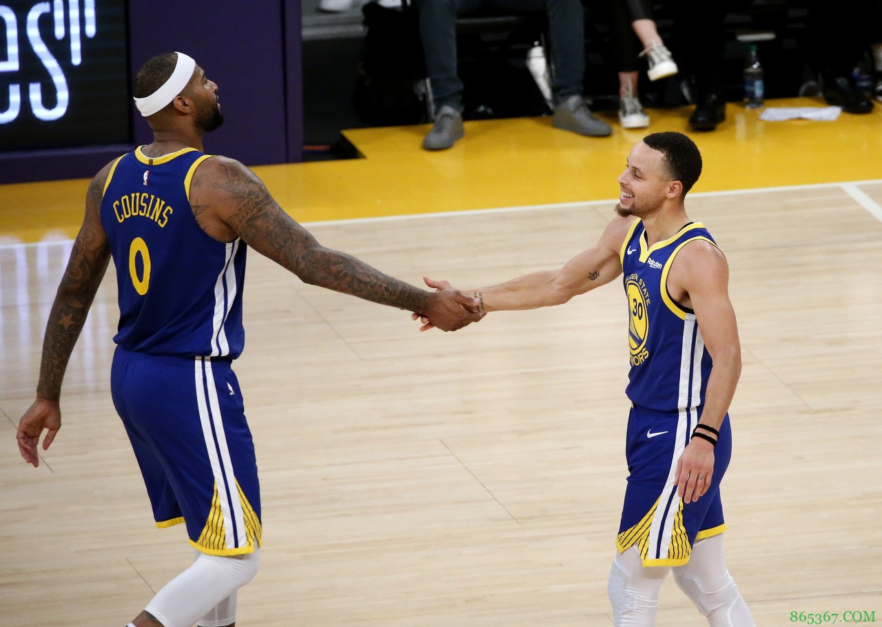 一哥:考辛斯来勇士时 对库里从不要求特殊待遇非常诧异