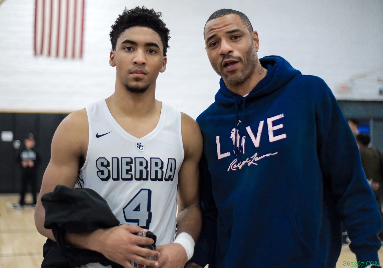 被儿子打爆?肯扬-马丁调侃:他总说我犯规 但我看来进球才算得分