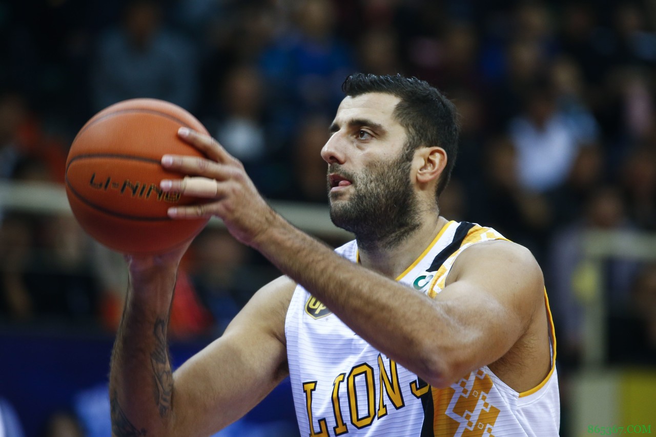 希腊内线博洛西斯宣布退役 曾效力广厦两季&总决场均12分