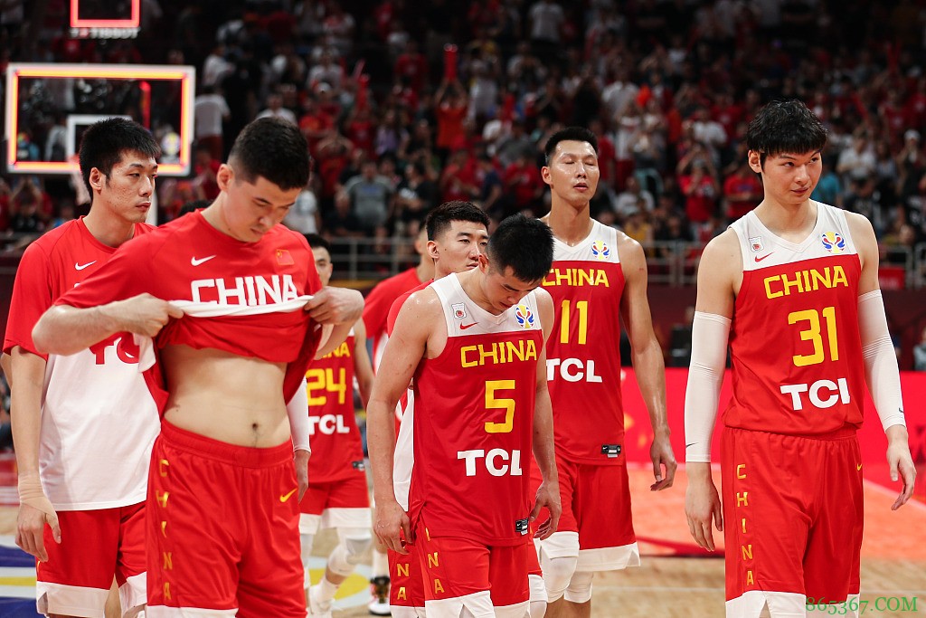 朱芳雨：伊朗进场的时候 第一反应是属于中国男篮的位置被抢走了